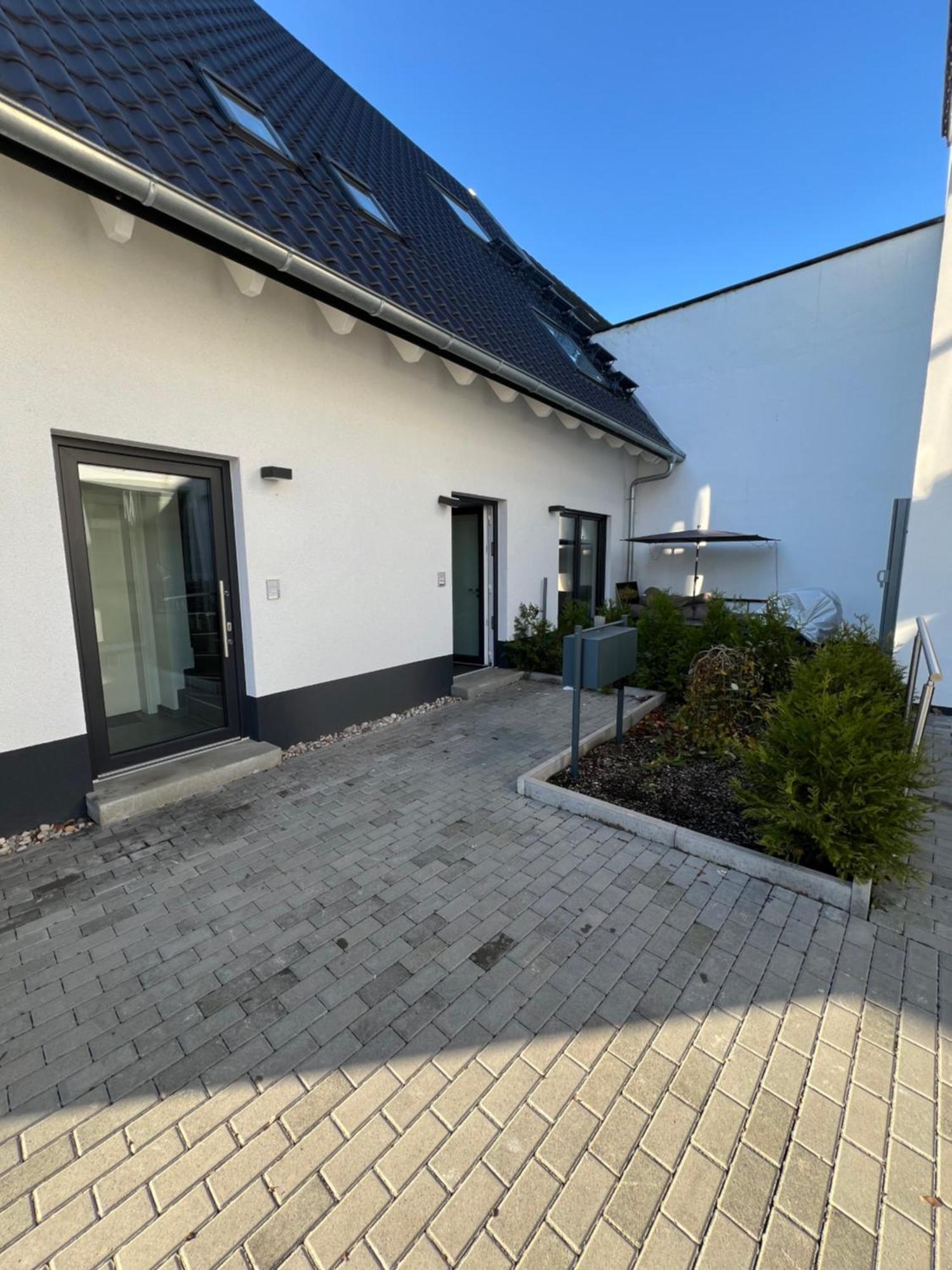 Moderne Wohnung Karlsruhe Neureut, Fussbodenheizung - Regendusche - Waschmaschine - Stellplatz Экстерьер фото